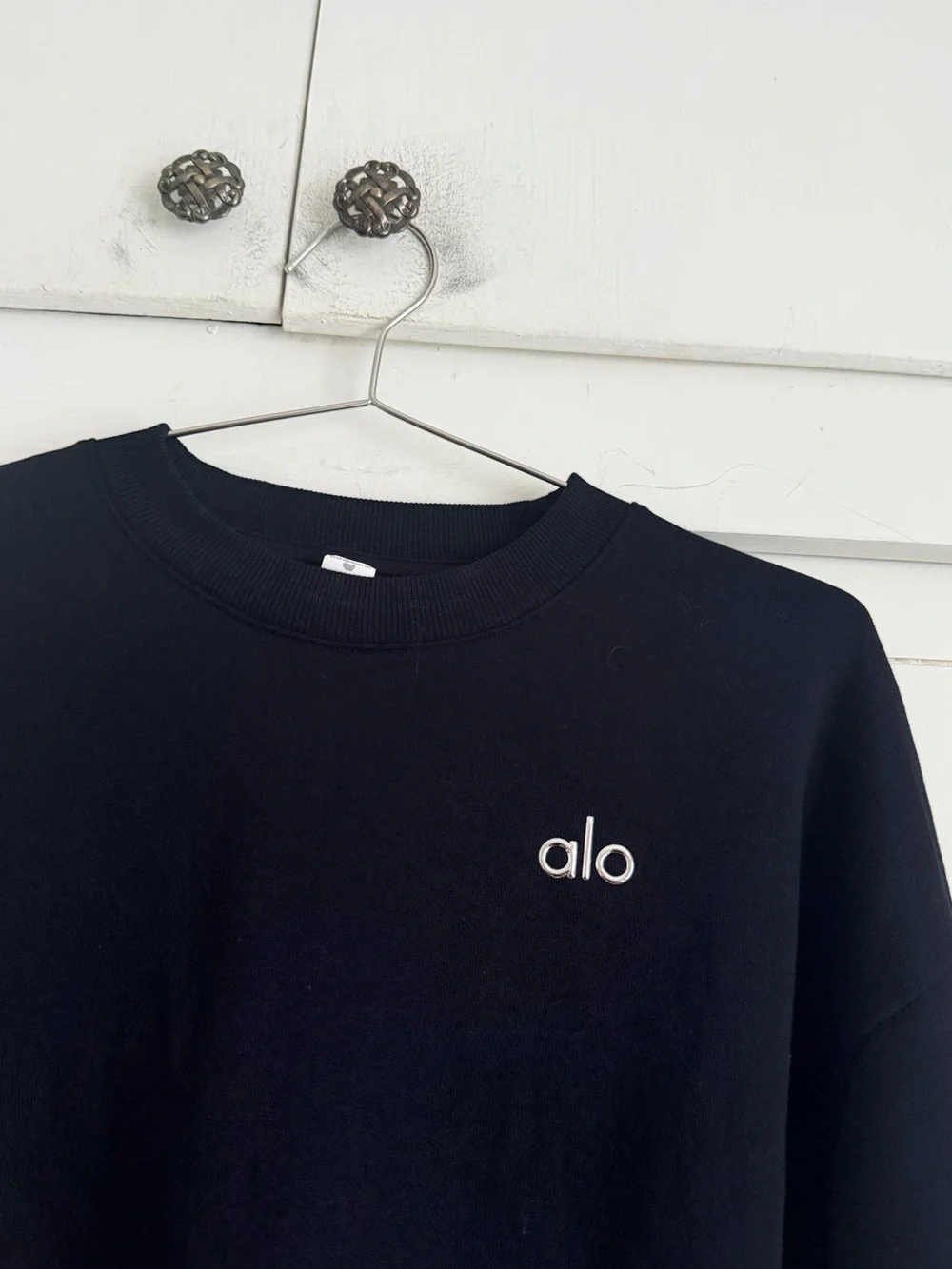 Alo Yoga Cropped Accolade Crewneck - Black